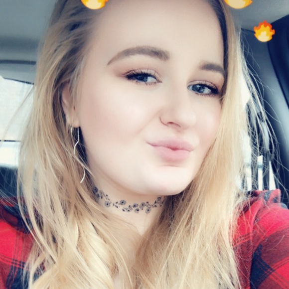 Meet your Posher, Mackenzie - Picture 3 of 4